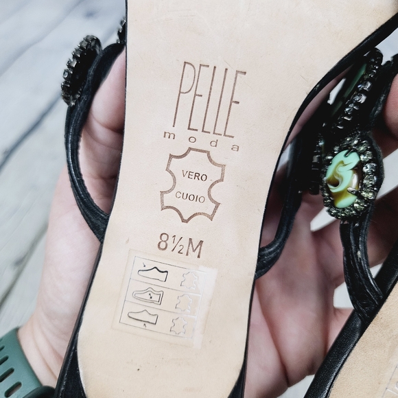 PELLE MODA | leather kitten heel thong strap sandals - Picture 12 of 12